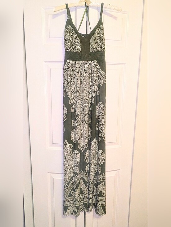 Apt. 9 Dresses & Skirts - APT. 9 Paisley Spaghetti Strap Sleeveless Smocked Empire Waist Maxi Dress - M